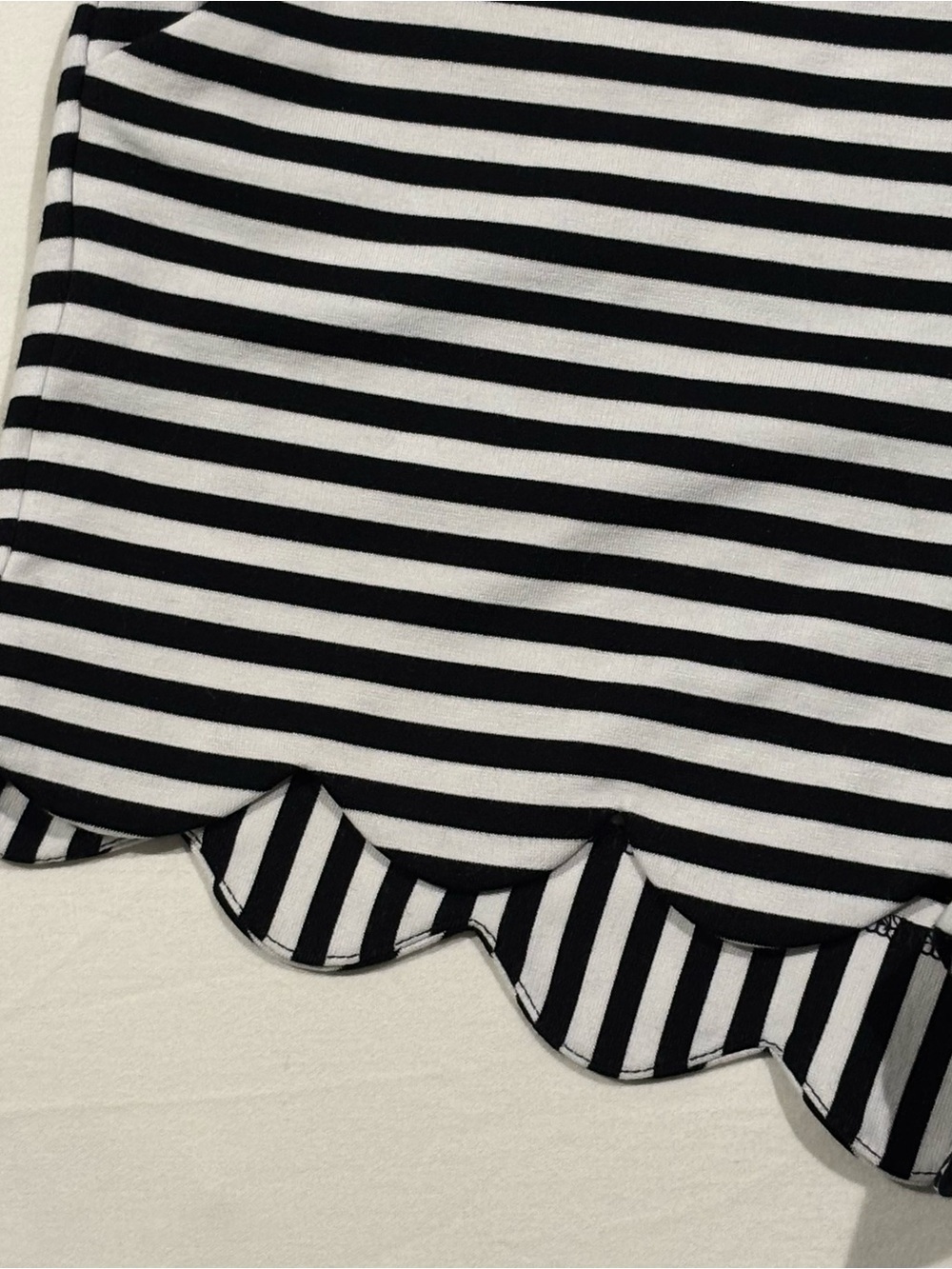 Love Tree Black and White Striped Scallop-Hem High-Waist Shorts - Picture 2 of 7